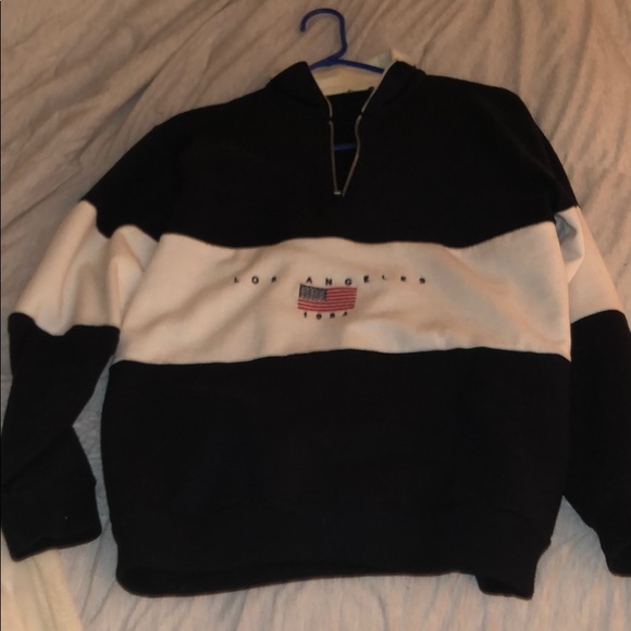Brandy Melville Sweaters - Brandy Melville 1/4 zip Sweatshirt